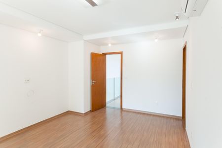 Casa de condomínio à venda com 329m², 4 quartos e 5 vagasSuíte master