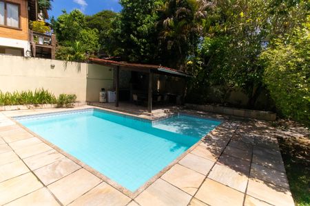 Casa de condomínio à venda com 310m², 4 quartos e 3 vagas Casa de condomínio à venda com 310m², 4 quartos e 3 vagasÁrea externa