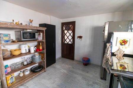 Casa de condomínio à venda com 310m², 4 quartos e 3 vagas Casa de condomínio à venda com 310m², 4 quartos e 3 vagasCozinha