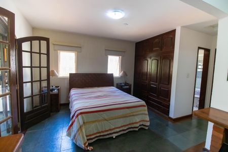 Casa de condomínio à venda com 310m², 4 quartos e 3 vagas Casa de condomínio à venda com 310m², 4 quartos e 3 vagasSuíte 1