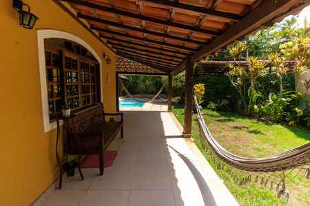 Casa de condomínio à venda com 310m², 4 quartos e 3 vagas Casa de condomínio à venda com 310m², 4 quartos e 3 vagasÁrea externa