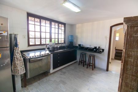 Casa de condomínio à venda com 310m², 4 quartos e 3 vagas Casa de condomínio à venda com 310m², 4 quartos e 3 vagasCozinha