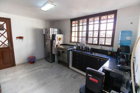 Casa de condomínio à venda com 310m², 4 quartos e 3 vagas Casa de condomínio à venda com 310m², 4 quartos e 3 vagasCozinha