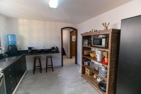 Casa de condomínio à venda com 310m², 4 quartos e 3 vagas Casa de condomínio à venda com 310m², 4 quartos e 3 vagasCozinha