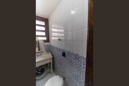 Casa de condomínio à venda com 310m², 4 quartos e 3 vagas Casa de condomínio à venda com 310m², 4 quartos e 3 vagasLavabo