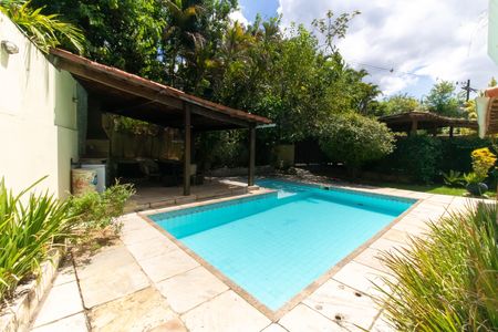 Casa de condomínio à venda com 310m², 4 quartos e 3 vagas Casa de condomínio à venda com 310m², 4 quartos e 3 vagasÁrea externa