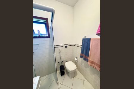 Casa de condomínio à venda com 460m², 4 quartos e 4 vagasBanheiro da Suíte 2