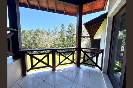 Casa de condomínio à venda com 460m², 4 quartos e 4 vagasSala de TV