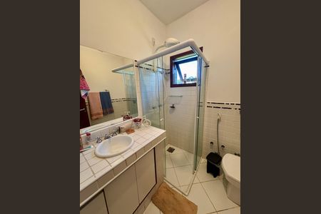 Casa de condomínio à venda com 460m², 4 quartos e 4 vagasBanheiro da Suíte 2