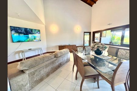 Casa de condomínio à venda com 460m², 4 quartos e 4 vagasSala