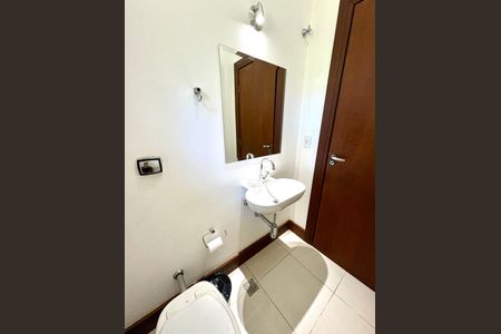 Casa de condomínio à venda com 460m², 4 quartos e 4 vagasLavabo