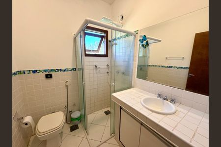 Casa de condomínio à venda com 460m², 4 quartos e 4 vagasBanheiro da Suíte 1