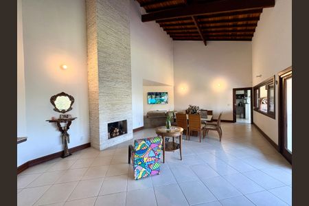 Casa de condomínio à venda com 460m², 4 quartos e 4 vagasSala