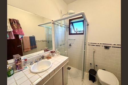 Casa de condomínio à venda com 460m², 4 quartos e 4 vagasBanheiro da Suíte 2