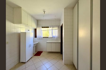 Casa de condomínio à venda com 460m², 4 quartos e 4 vagasÁrea de Serviço