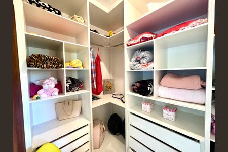 Casa de condomínio à venda com 460m², 4 quartos e 4 vagasSuíte 2