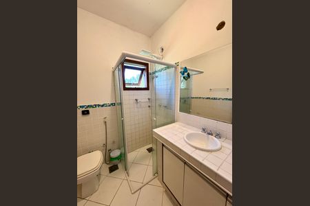 Casa de condomínio à venda com 460m², 4 quartos e 4 vagasBanheiro da Suíte 1