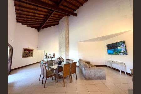 Casa de condomínio à venda com 460m², 4 quartos e 4 vagasSala