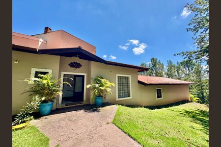 Casa de condomínio à venda com 460m², 4 quartos e 4 vagasFachada da Casa
