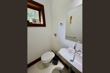 Casa de condomínio à venda com 460m², 4 quartos e 4 vagasLavabo