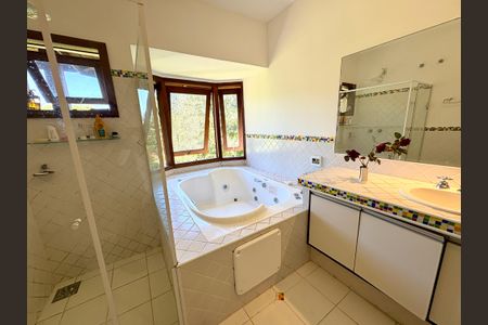 Casa de condomínio à venda com 460m², 4 quartos e 4 vagasBanheiro da Suíte Master