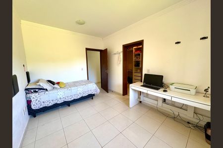 Casa de condomínio à venda com 460m², 4 quartos e 4 vagasSuíte 2