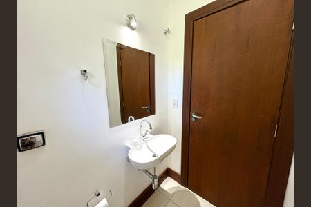 Casa de condomínio à venda com 460m², 4 quartos e 4 vagasLavabo