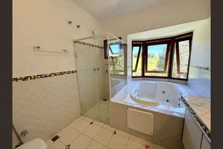 Casa de condomínio à venda com 460m², 4 quartos e 4 vagasBanheiro da Suíte Master