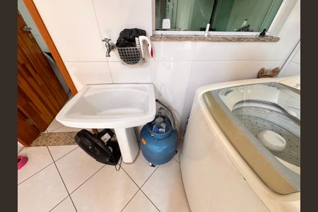 Casa à venda com 84m², 2 quartos e 2 vagas Casa à venda com 84m², 2 quartos e 2 vagasLavanderia