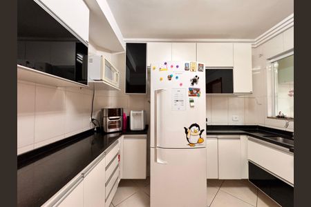 Casa à venda com 84m², 2 quartos e 2 vagas Casa à venda com 84m², 2 quartos e 2 vagasCozinha