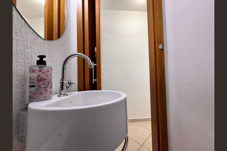 Casa à venda com 84m², 2 quartos e 2 vagas Casa à venda com 84m², 2 quartos e 2 vagasLavabo