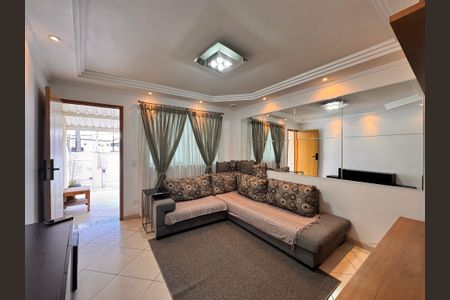 Casa à venda com 84m², 2 quartos e 2 vagas Casa à venda com 84m², 2 quartos e 2 vagasSala