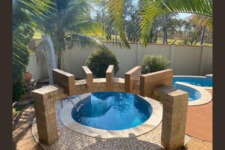 Casa de condomínio à venda com 560m², 4 quartos e 4 vagas