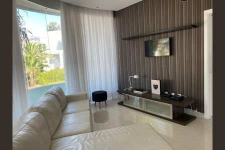 Casa de condomínio à venda com 560m², 4 quartos e 4 vagas