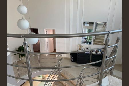 Casa de condomínio à venda com 560m², 4 quartos e 4 vagas