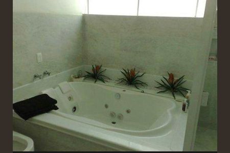 Casa de condomínio à venda com 560m², 4 quartos e 4 vagas