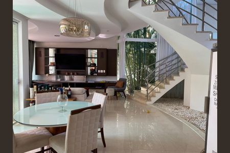 Casa de condomínio à venda com 560m², 4 quartos e 4 vagas