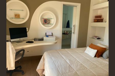 Casa de condomínio à venda com 560m², 4 quartos e 4 vagas