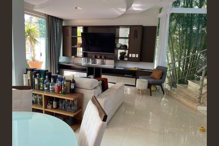 Casa de condomínio à venda com 560m², 4 quartos e 4 vagas