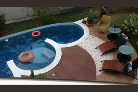 Casa de condomínio à venda com 560m², 4 quartos e 4 vagas