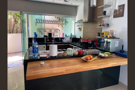 Casa de condomínio à venda com 560m², 4 quartos e 4 vagas