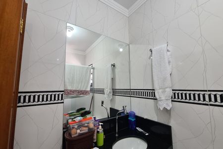 Casa à venda com 185m², 3 quartos e 3 vagasBanheiro da Suíte 2