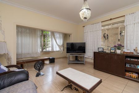 Casa à venda com 275m², 3 quartos e 3 vagas Casa à venda com 275m², 3 quartos e 3 vagasSala