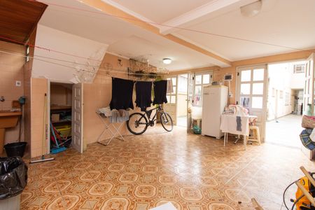 Casa à venda com 275m², 3 quartos e 3 vagas Casa à venda com 275m², 3 quartos e 3 vagasÁrea de Serviço