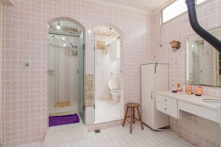 Casa à venda com 275m², 3 quartos e 3 vagas Casa à venda com 275m², 3 quartos e 3 vagasBanheiro da Suíte