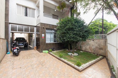 Casa à venda com 275m², 3 quartos e 3 vagas Casa à venda com 275m², 3 quartos e 3 vagasEntrada, jardim e garagem