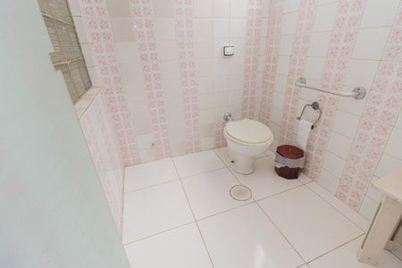 Casa à venda com 275m², 3 quartos e 3 vagas Casa à venda com 275m², 3 quartos e 3 vagasBanheiro da Suíte