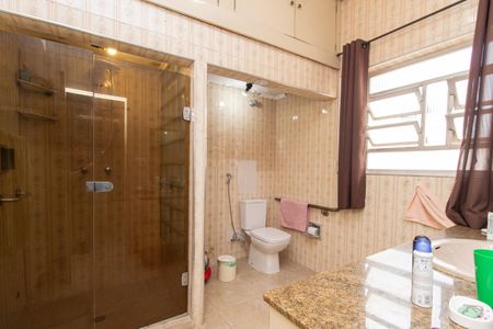 Casa à venda com 275m², 3 quartos e 3 vagas Casa à venda com 275m², 3 quartos e 3 vagasBanheiro