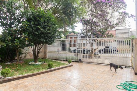Casa à venda com 275m², 3 quartos e 3 vagas Casa à venda com 275m², 3 quartos e 3 vagasEntrada, jardim e garagem
