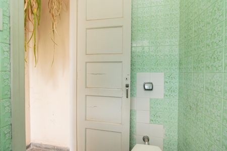 Casa à venda com 275m², 3 quartos e 3 vagas Casa à venda com 275m², 3 quartos e 3 vagasEdícula - Banheiro